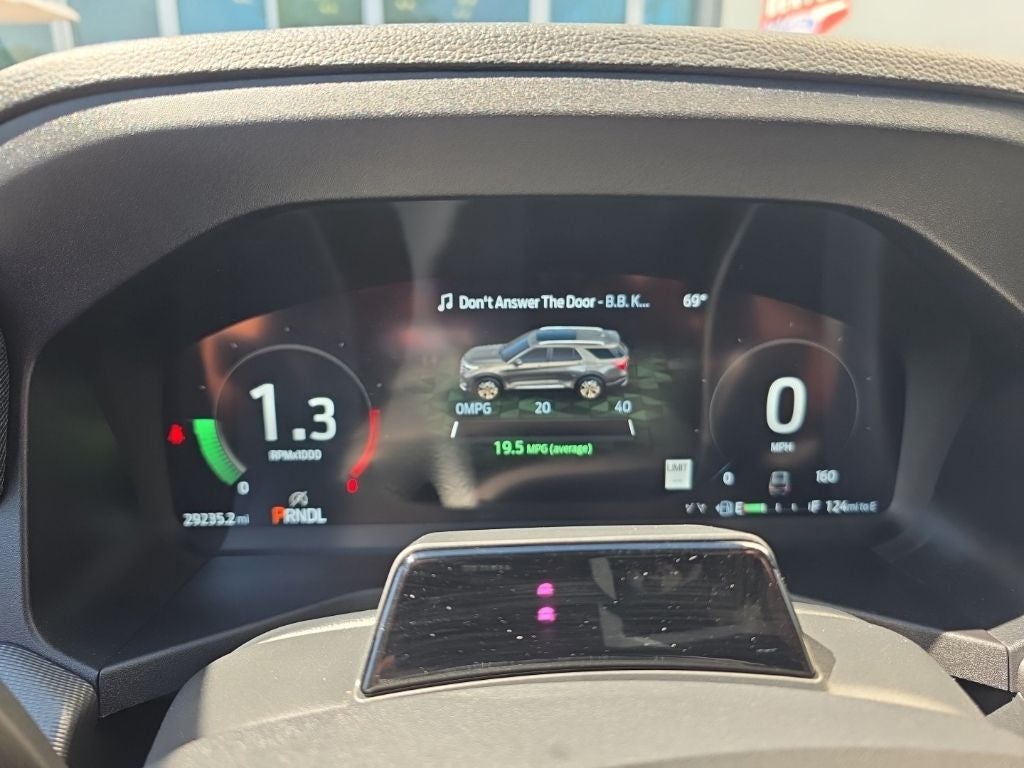 2025 Ford Explorer ST-Line