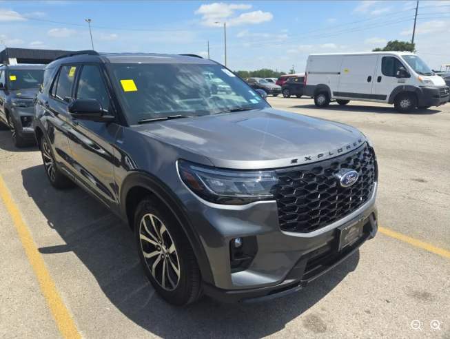 2025 Ford Explorer ST-Line