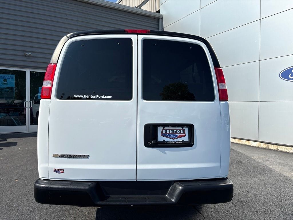 2025 Chevrolet Express 3500 LS Passenger