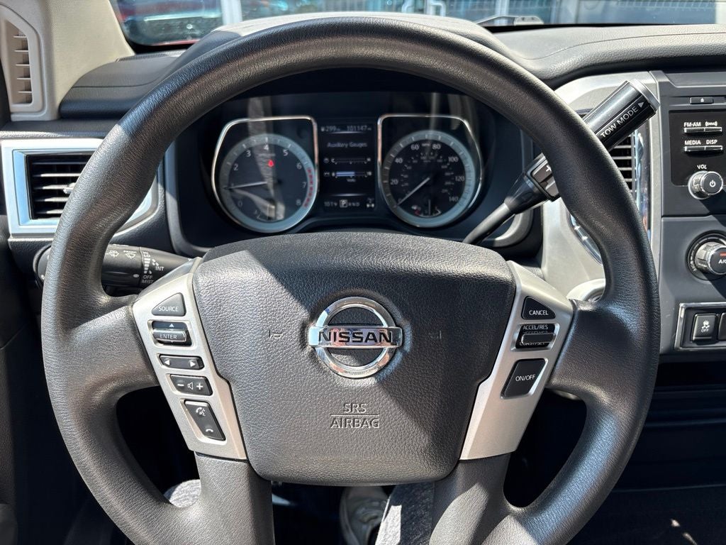 2017 Nissan Titan SV