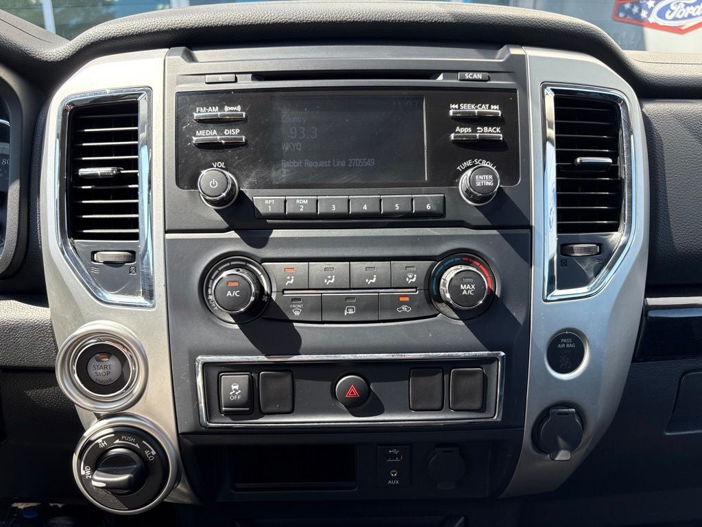 2017 Nissan Titan SV