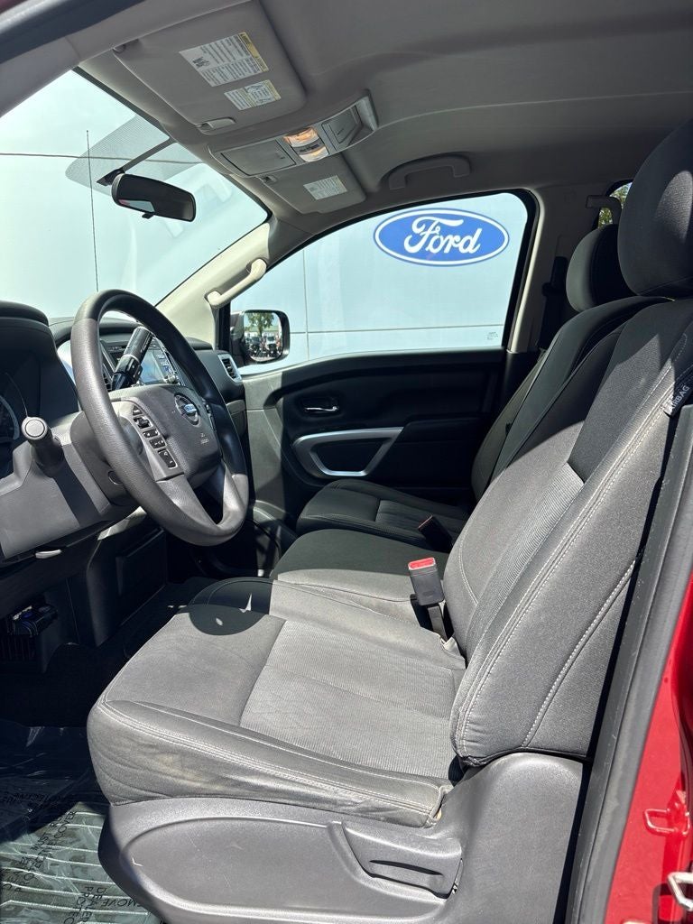 2017 Nissan Titan SV