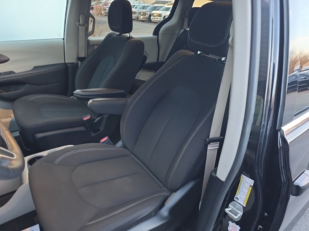 2024 Chrysler Voyager LX