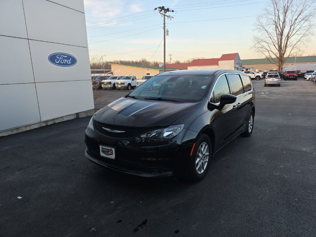 2024 Chrysler Voyager LX