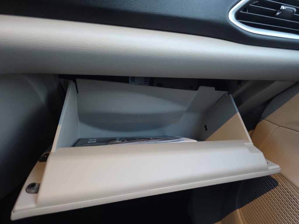 2024 Chrysler Voyager LX