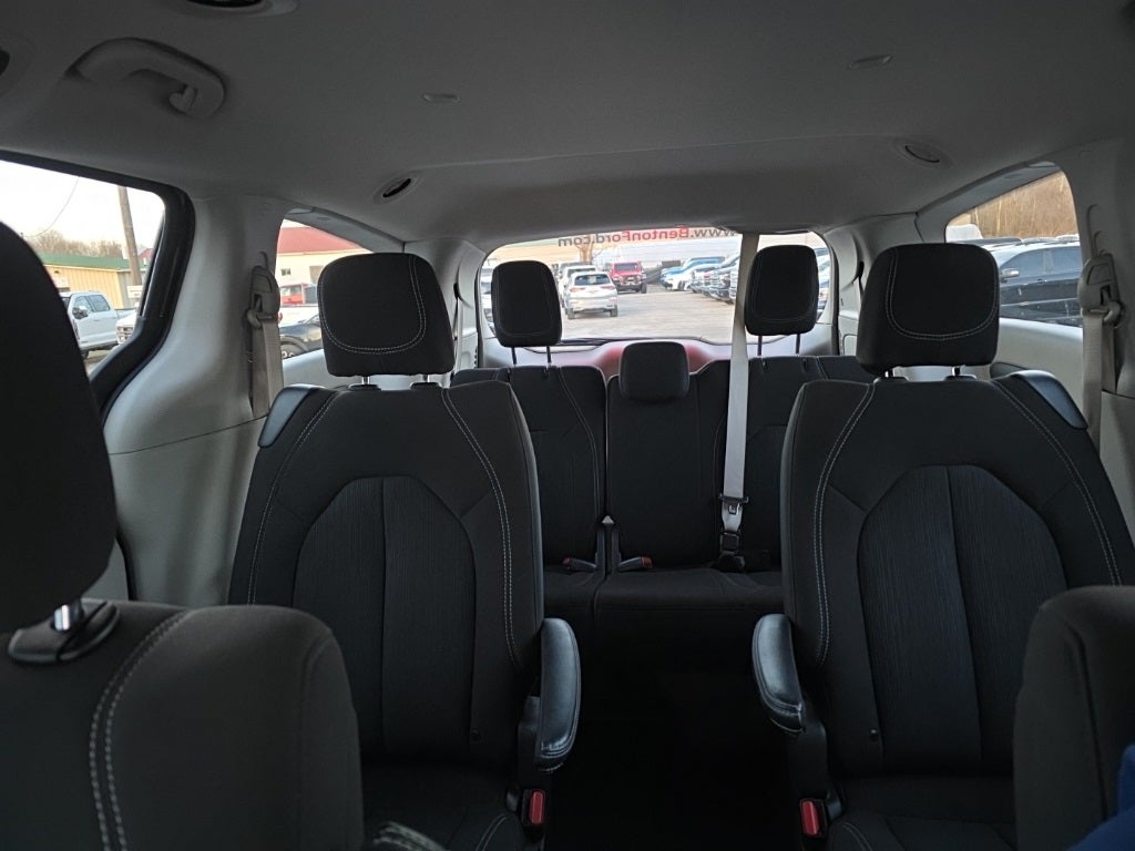 2024 Chrysler Voyager LX