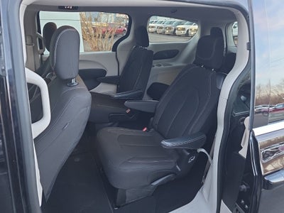 2024 Chrysler Voyager LX