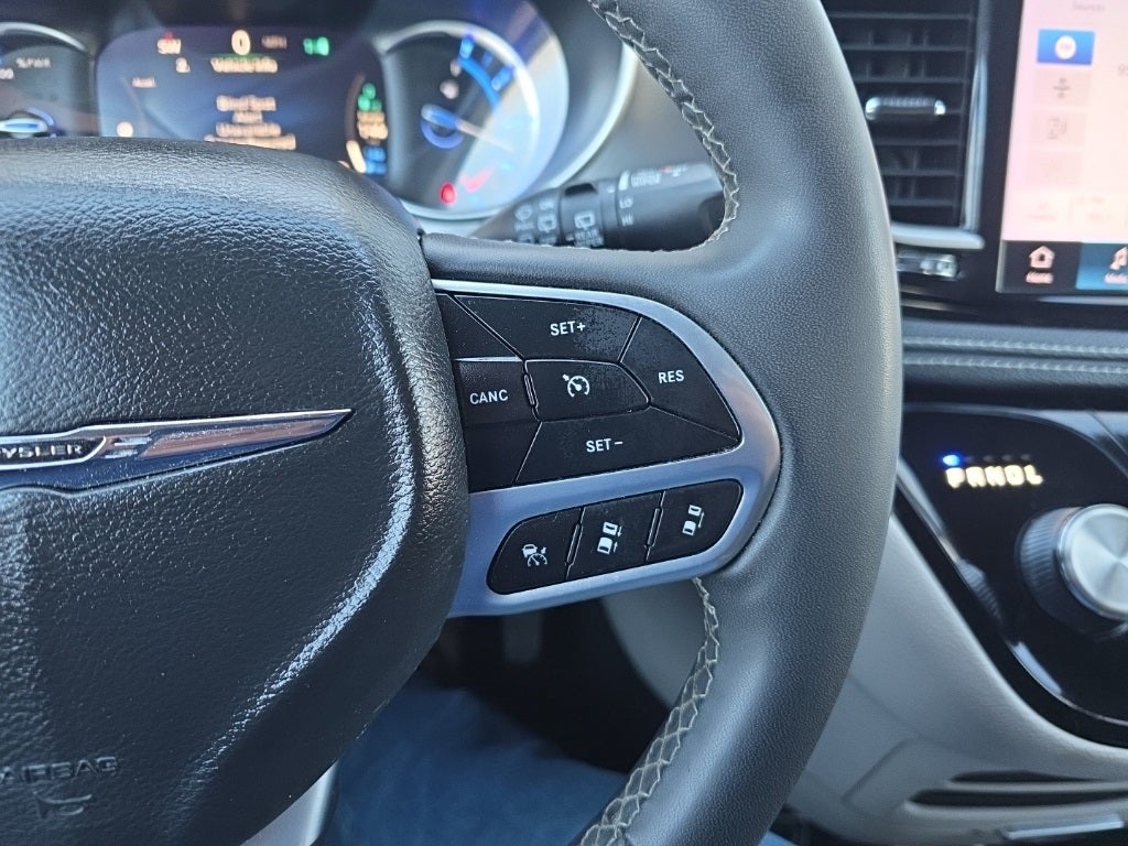 2023 Chrysler Pacifica Hybrid Touring L