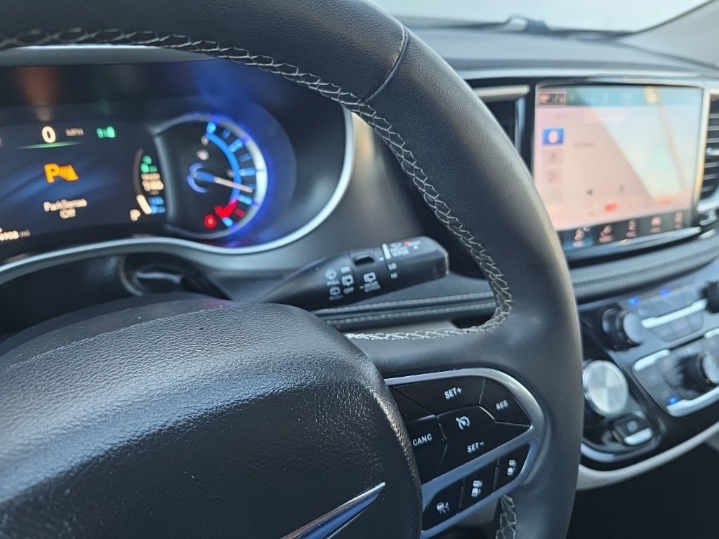 2023 Chrysler Pacifica Hybrid Touring L