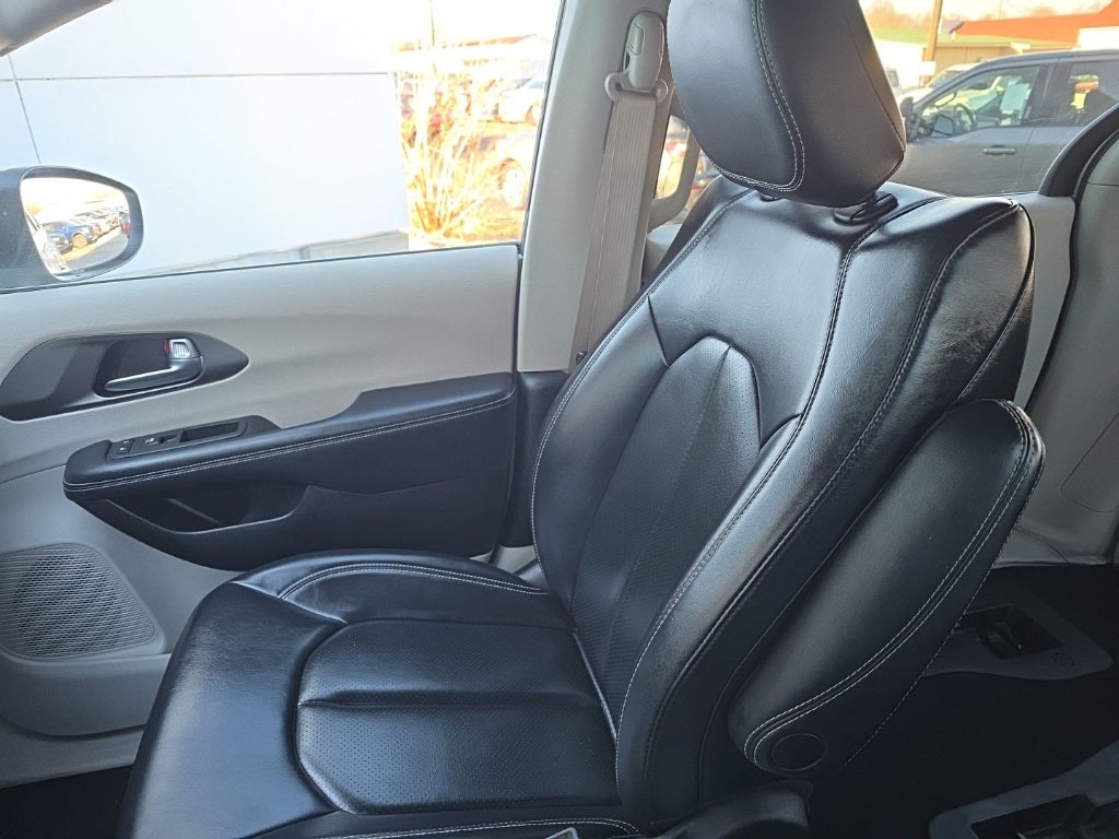 2023 Chrysler Pacifica Hybrid Touring L