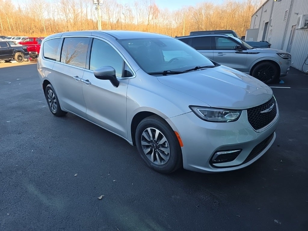 2023 Chrysler Pacifica Hybrid Touring L