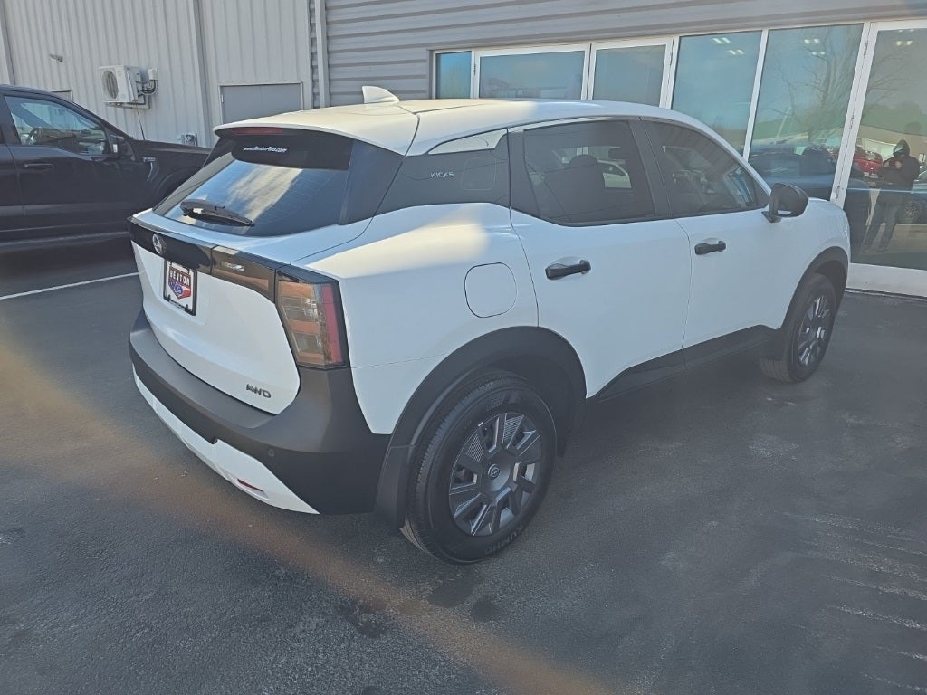 2025 Nissan Kicks S