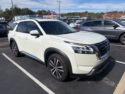 2024 Nissan Pathfinder Platinum
