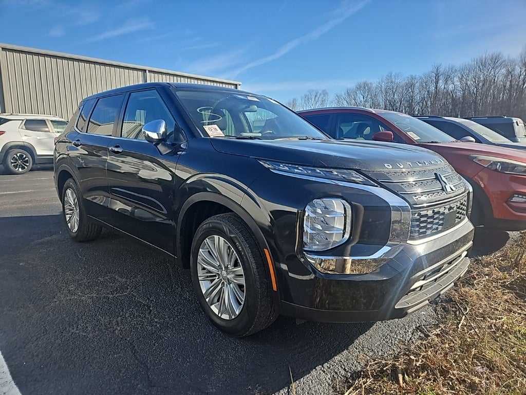 2022 Mitsubishi Outlander ES