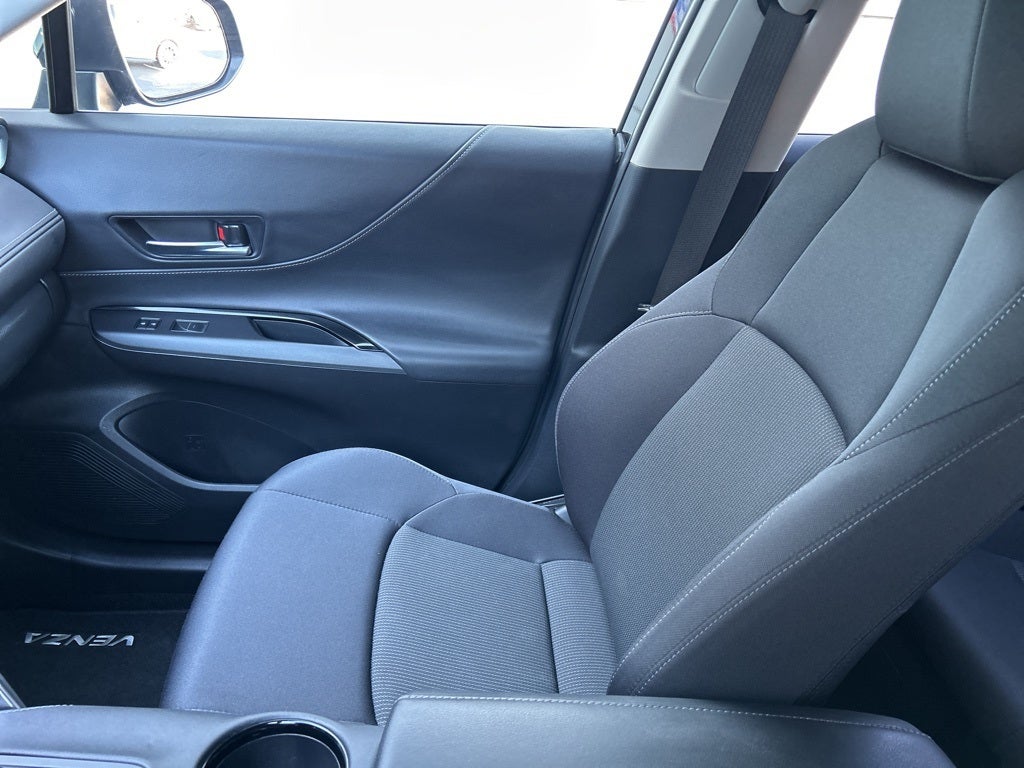 2022 Toyota Venza LE