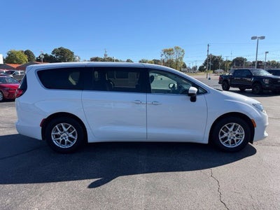 2023 Chrysler Voyager LX