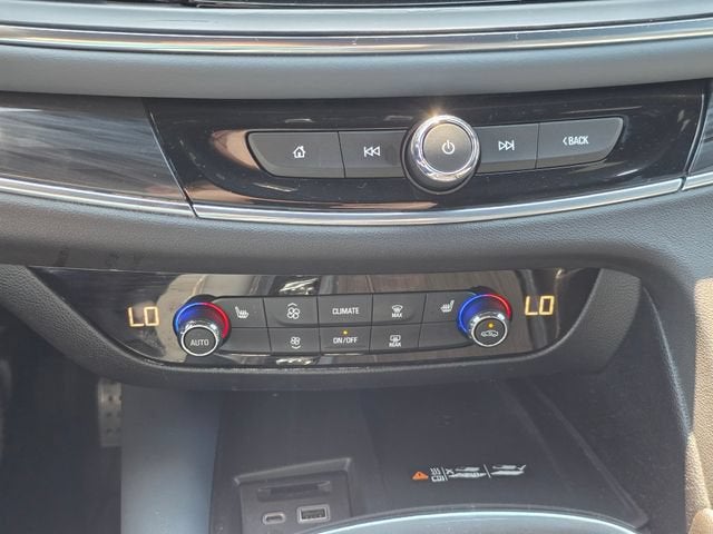 2022 Buick Enclave Essence