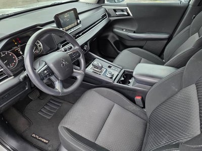 2024 Mitsubishi Outlander ES