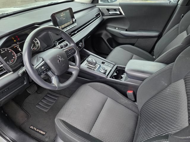 2024 Mitsubishi Outlander ES