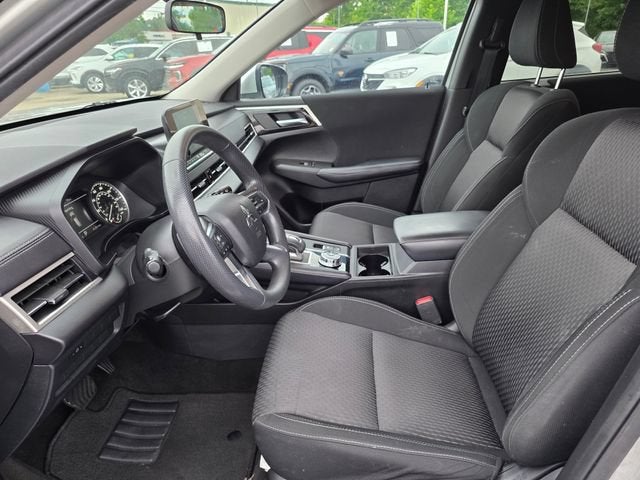 2024 Mitsubishi Outlander ES