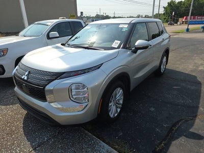 2024 Mitsubishi Outlander ES