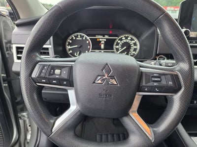 2024 Mitsubishi Outlander ES