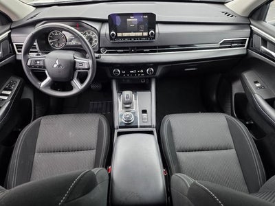 2024 Mitsubishi Outlander ES