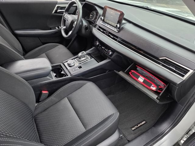 2024 Mitsubishi Outlander ES