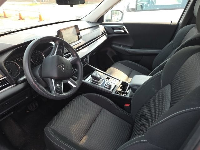 2024 Mitsubishi Outlander ES