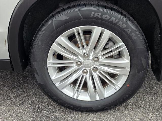 2024 Mitsubishi Outlander ES