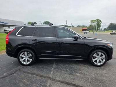 2022 Volvo XC90 Momentum