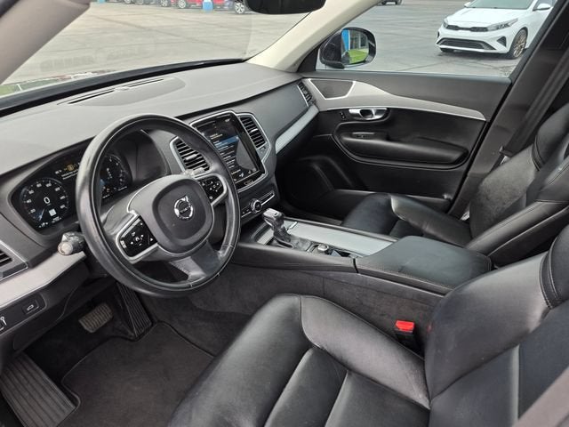 2022 Volvo XC90 Momentum