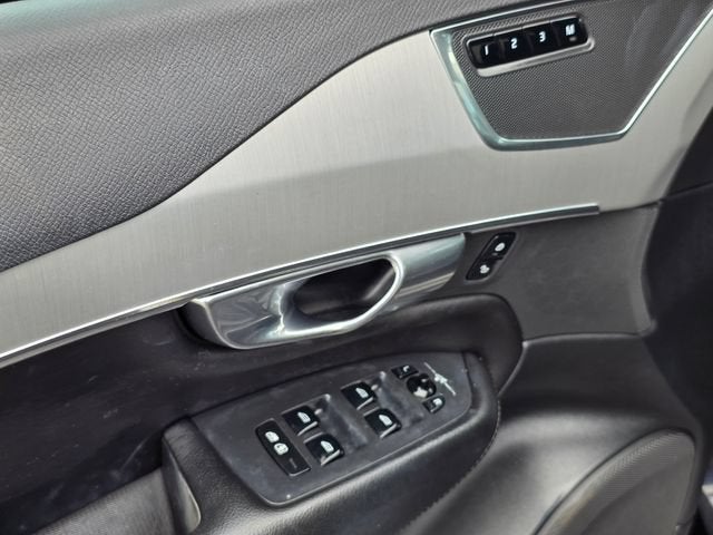 2022 Volvo XC90 Momentum
