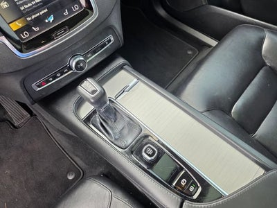 2022 Volvo XC90 Momentum