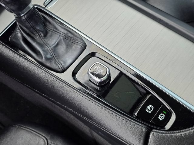 2022 Volvo XC90 Momentum
