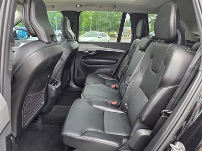 2022 Volvo XC90 Momentum