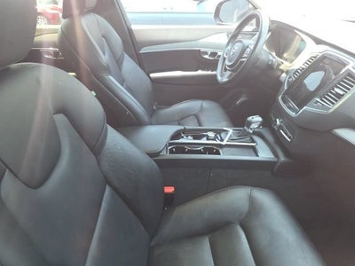 2022 Volvo XC90 Momentum