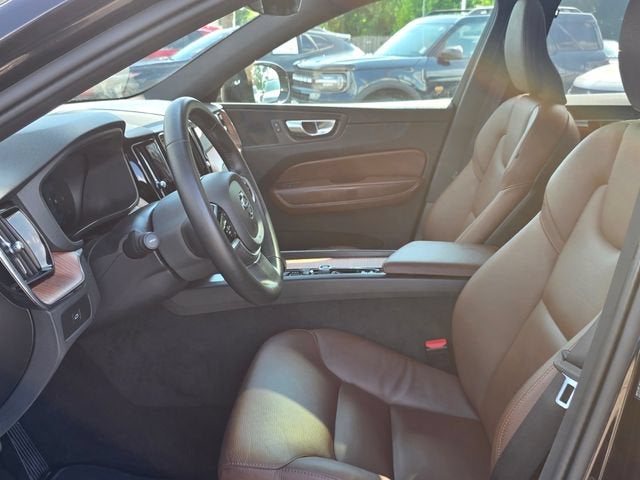 2025 Volvo XC60 Plus