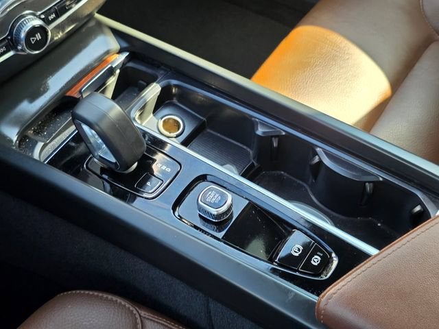 2025 Volvo XC60 Plus