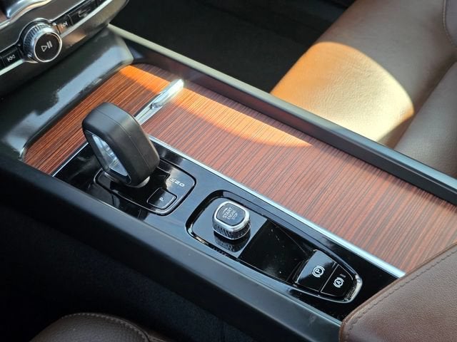 2025 Volvo XC60 Plus