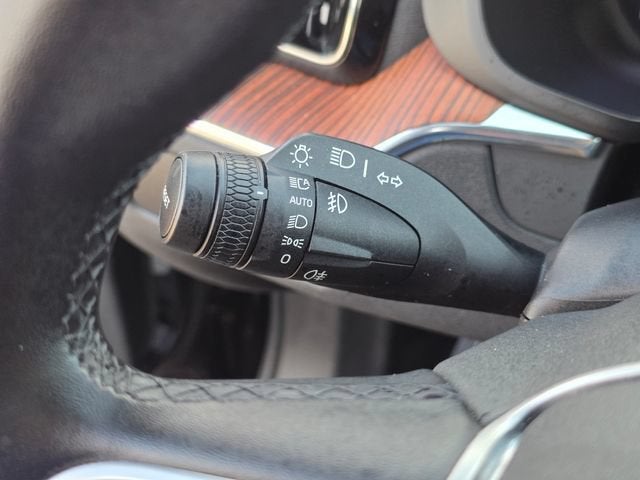 2025 Volvo XC60 Plus