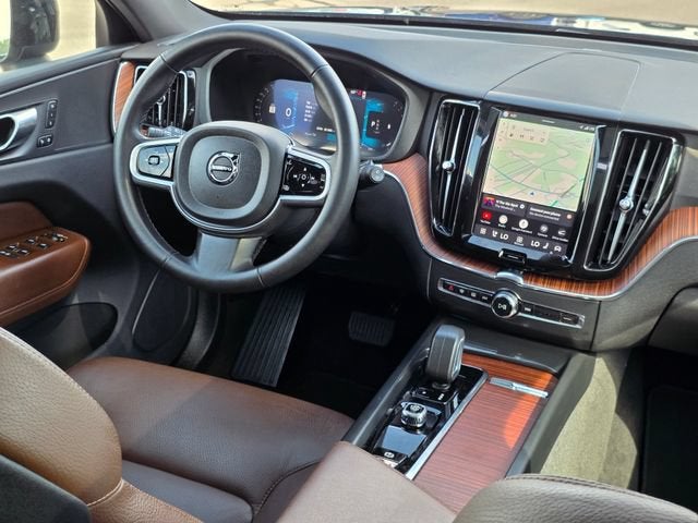2025 Volvo XC60 Plus