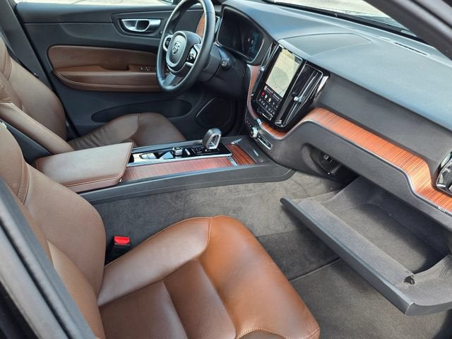 2025 Volvo XC60 Plus