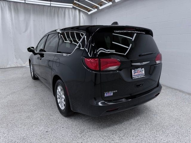 2022 Chrysler Voyager LX
