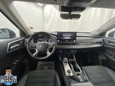 2025 Mitsubishi Outlander SE