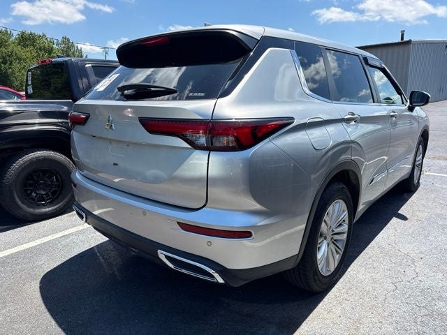 2023 Mitsubishi Outlander ES