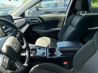 2023 Mitsubishi Outlander ES