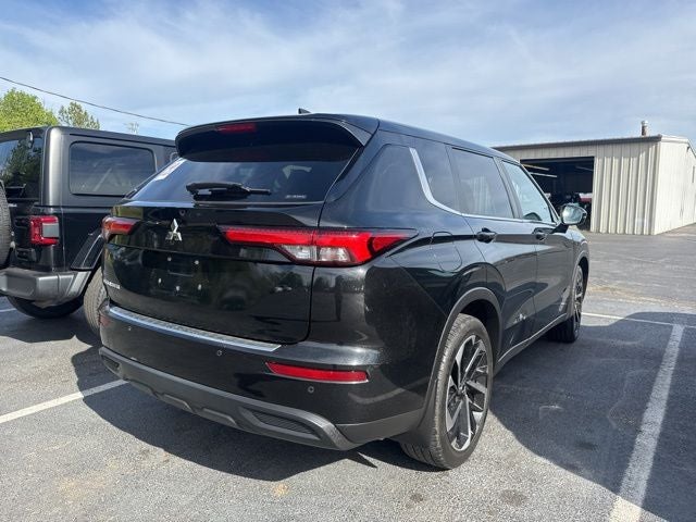 2022 Mitsubishi Outlander ES