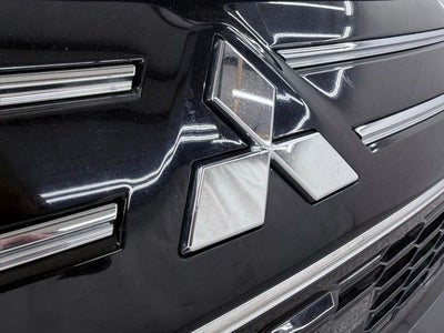 2025 Mitsubishi Outlander Base