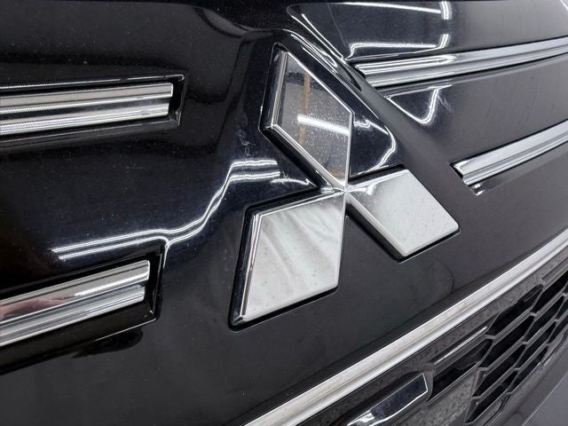 2025 Mitsubishi Outlander Base